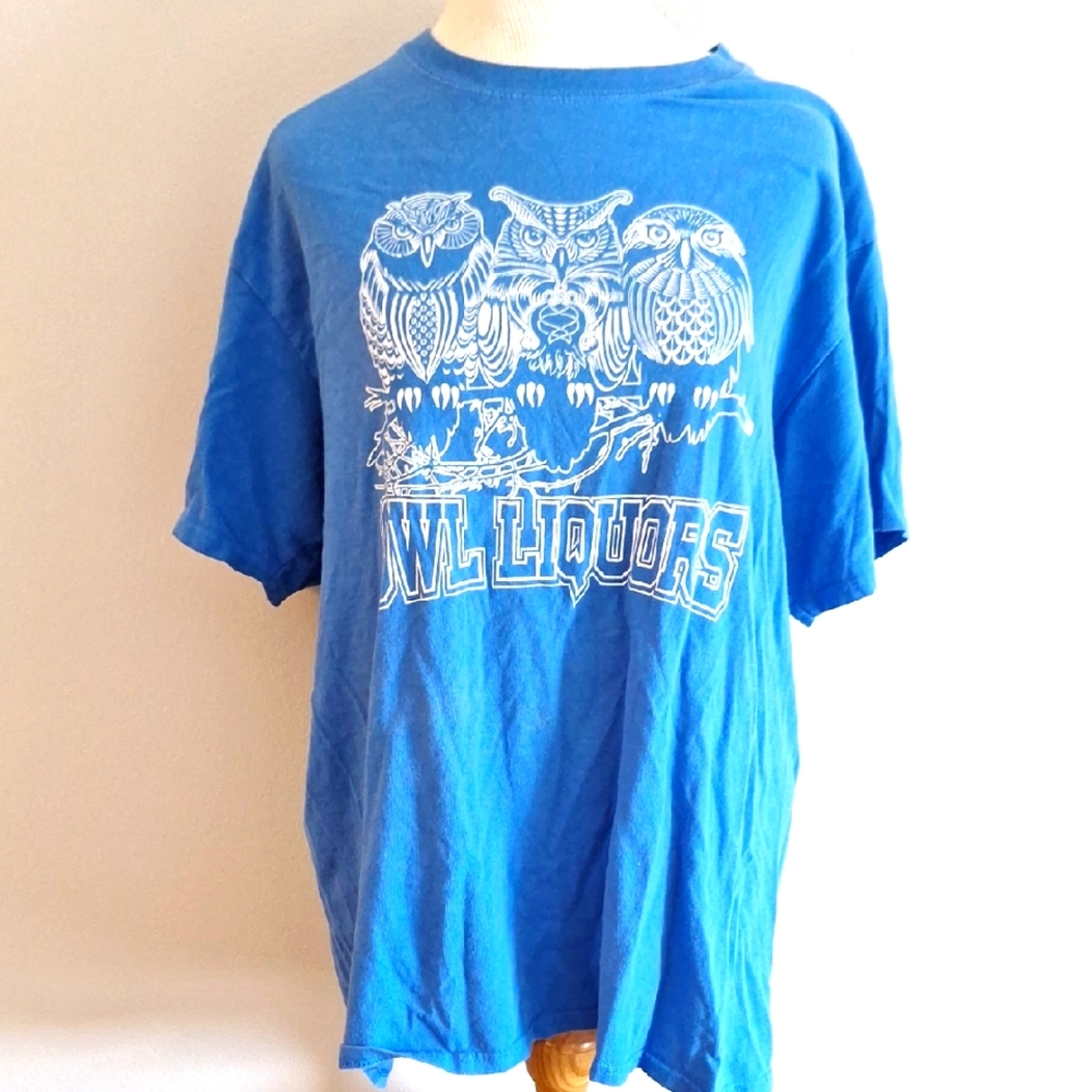 Blue Owl Liquors Graphic T-Shirt - Picture 2 of 4